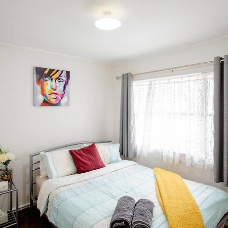Budget Friendly Rooms Near The Airport Оукланд Екстериор снимка