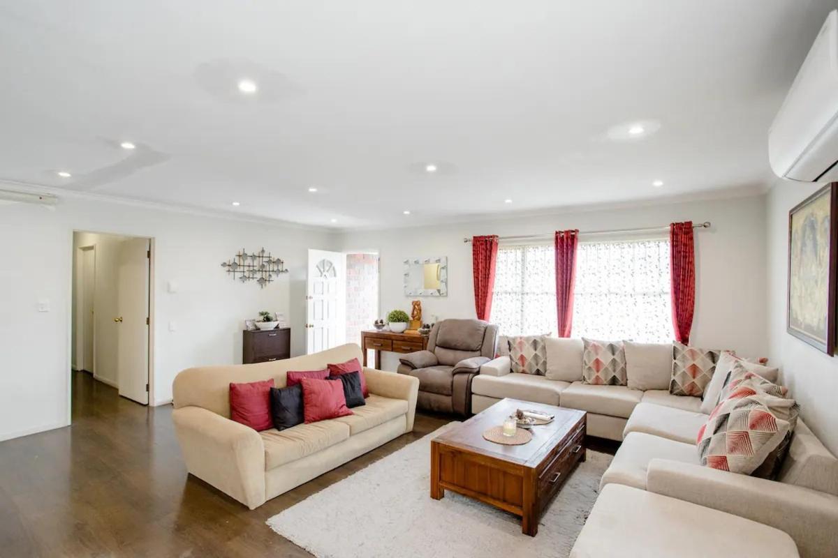 Budget Friendly Rooms Near The Airport Оукланд Екстериор снимка